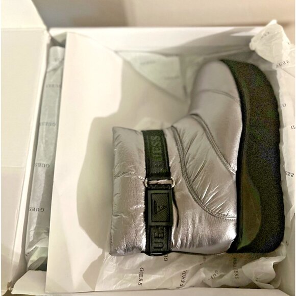 Guess Boots Womens Size 7.5 Pewter Silver Platform Boots GWJILONA2 Winter Style - Picture 7 of 9